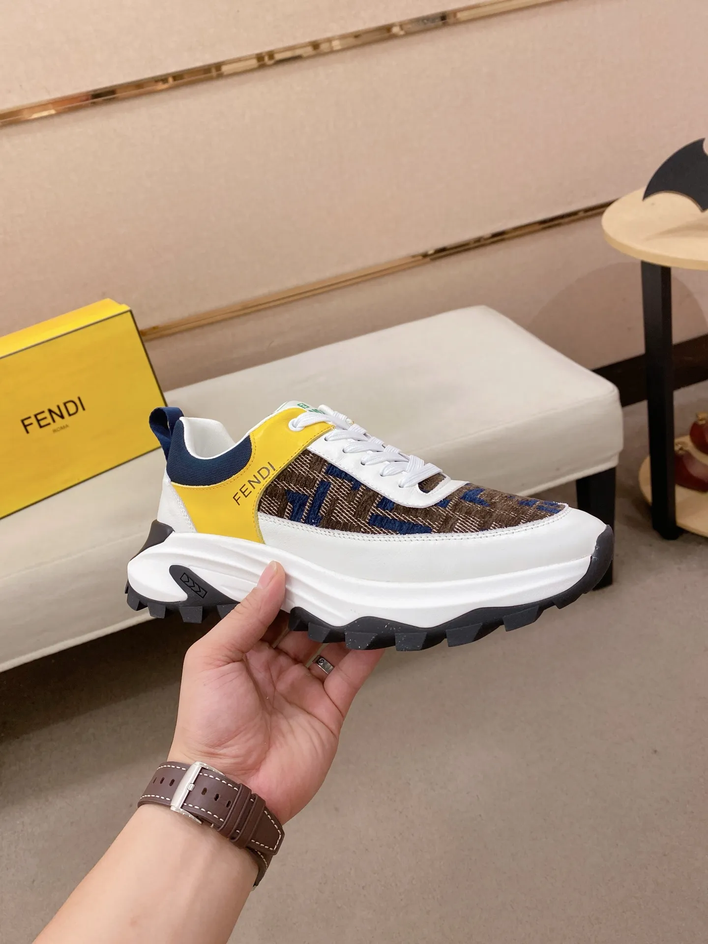 Men's shoes 💰 462💰 (fendi) New style 👊🏻 upper 🇮🇹 imported cowhide fabric 🇩🇪 lining imported sheepskin lining. The original outsole is molded to highlight the identity of every man, and the upper foot is elegant and stable🚶🏻🚶🏻The high-end custom counters reproduce the original version📯No matter the wind or rain, the shoe last remains unchanged and can withstand the verification of time🔍️,🔵 Size: 38-44